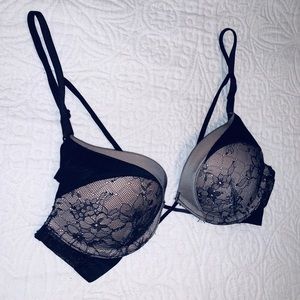 Victoria’s Secret Bombshell bra 32AA Black Lace